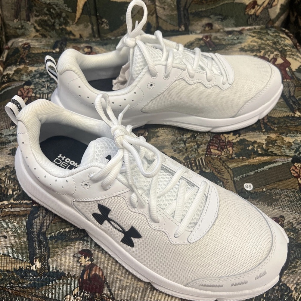 Under Armour Womens Charged Assert 10 Running Athletic 3026179 Sz 11 NEW IN BOX